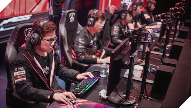 CKTG 2017: SK Telecom T1 thua trận đầu tiên trong giải trước ahq e-Sports Club 2