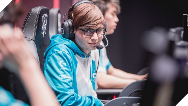 Cư dân mạng Hàn tán thưởng Huni sau màn backdoor thần thánh trước C9! 5