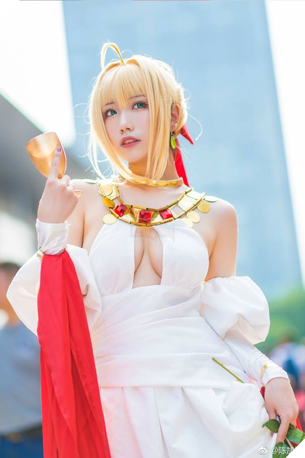 Cùng ngắm cosplay nàng Saber cực nóng bỏng và gợi cảm