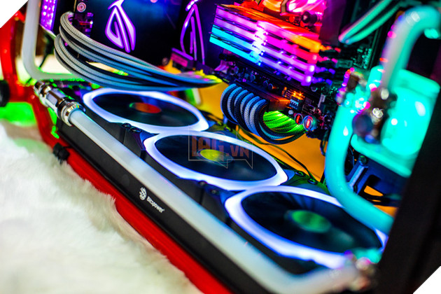 Bộ PC 'máy nổ' cực đẹp này mà để trên bàn chơi game thì quá là chất!