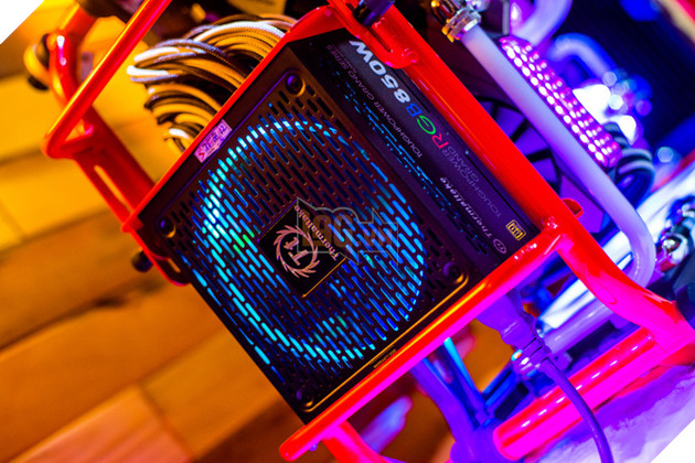 Bộ PC 'máy nổ' cực đẹp này mà để trên bàn chơi game thì quá là chất!