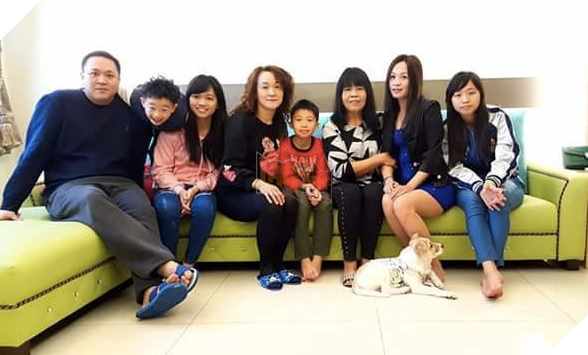 Chó cưng nhìn cô chủ với ‘ánh mắt hình viên đạn’, nguyên nhân khiến cả nhà không nhịn được cười 6