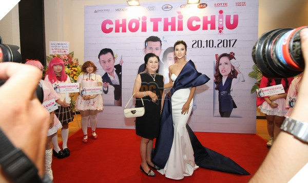 Nữ diễn viên Kim Tuyến diện bộ đầm vô cùng "táo bạo"