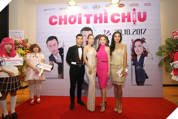 Dàn "người đẹp" đến tham gia buổi Họp báo bên cạnh Trương Thế Vinh và khách mời