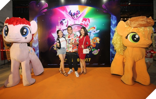 Ba diễn viên lồng tiếng cho phim: Cao Vy, Trọng Đức, Linh Hà