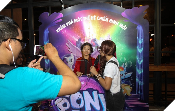 Sao nhí Gia Khiêm trả lời phỏng vấn livestream