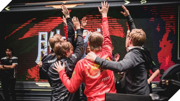  Tứ Kết CKTG 2017 15:00 Ngày 21/10 RNG vs FNC: Liệu “câu chuyện cổ tích” của Châu Âu có được viết tiếp? 3