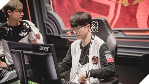 Netizen Hàn tôn sùng Faker sau chiến thắng của SKT trước Misfits 19