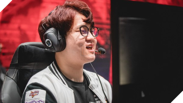 Netizen Hàn tôn sùng Faker sau chiến thắng của SKT trước Misfits 25