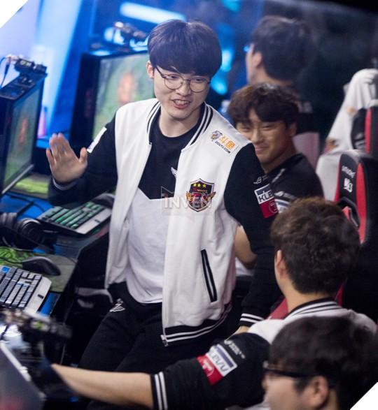 Netizen Hàn tôn sùng Faker sau chiến thắng của SKT trước Misfits 39