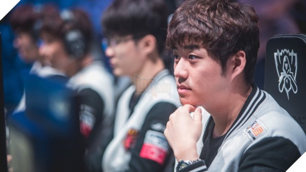 Netizen Hàn tôn sùng Faker sau chiến thắng của SKT trước Misfits 26