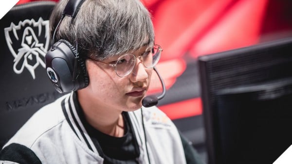 Netizen Hàn tôn sùng Faker sau chiến thắng của SKT trước Misfits 11