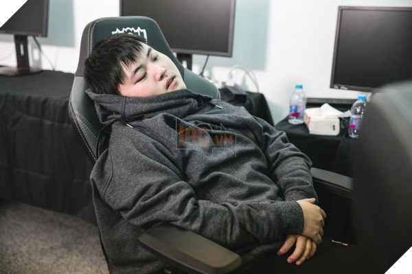 Tin vắn CKTG 2017: Sneaky tạo nên kỉ lục sát thương tại CKTG, Uzi đã bị ốm trước Tứ kết!!