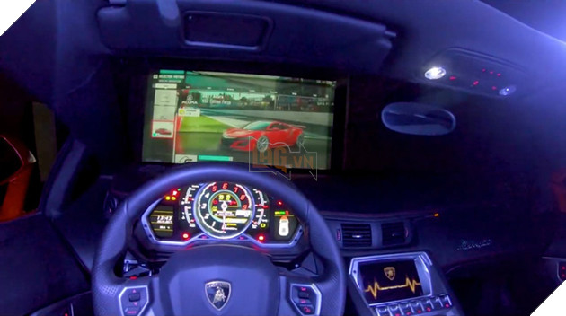 Xuất hiện game thủ chịu chơi nhất năm: biến siêu xe chục tỷ thành bộ điều khiển chơi game