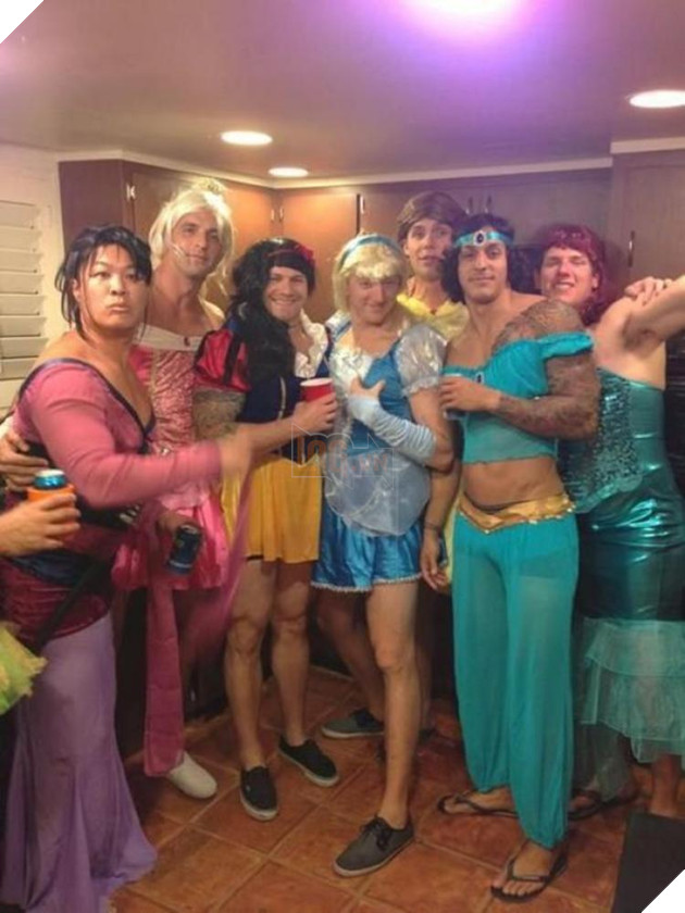 15 thảm họa cosplay đừng mặc ra đường vào đêm Halloween kẻo nhận đủ gạch xây nhà - Ảnh 27.