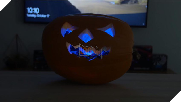 Thán phục anh chàng build máy ngay trong quả bí ngô để mừng Halloween 4