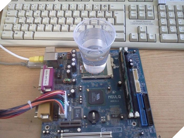 17 ý tưởng làm mát máy tính có một không hai của hội game thủ lầy lội - Ảnh 20.