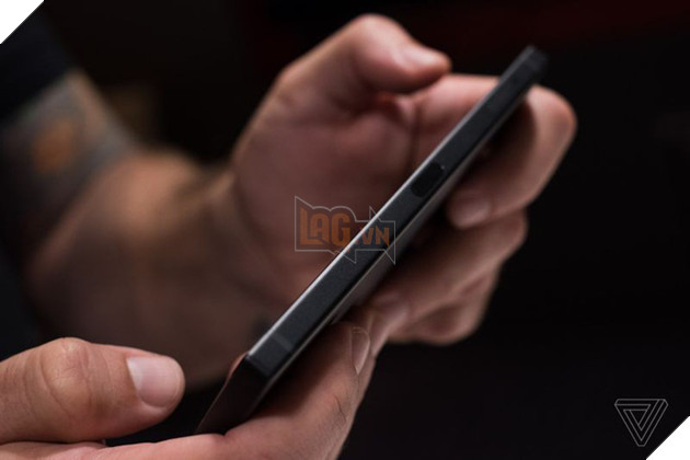 Razer Phone chính thức ra mắt, RAM 8GB, màn hình 120HZ đầu tiên trên thế giới: smartphone chơi game đỉnh cao là đây!