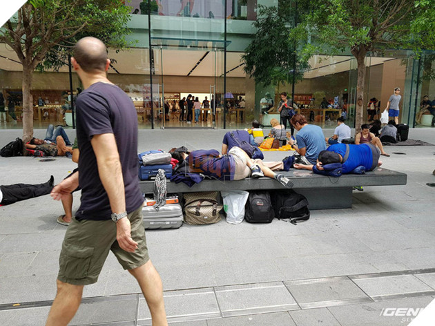 Không khí xếp hàng mua iPhone X: Từ Singapore cho đến Úc, đi đâu cũng thấy người Việt! 2