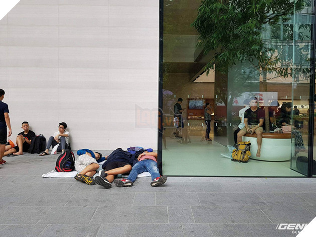 Không khí xếp hàng mua iPhone X: Từ Singapore cho đến Úc, đi đâu cũng thấy người Việt! 3