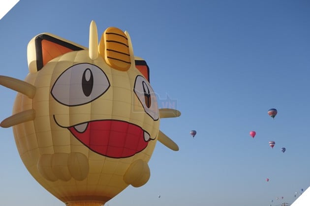 Fan Pokemon bất ngờ vì sự xuất hiện của khinh khí cầu Meowth trên bầu trời