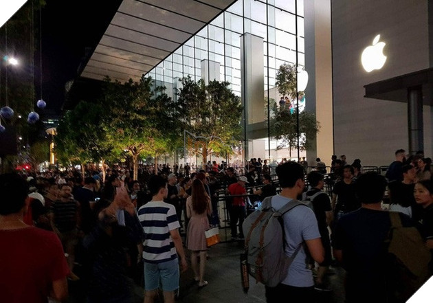 Chúng ta bị Tim Cook dắt mũi rồi, không có chuyện thiếu hàng iPhone X đâu 2