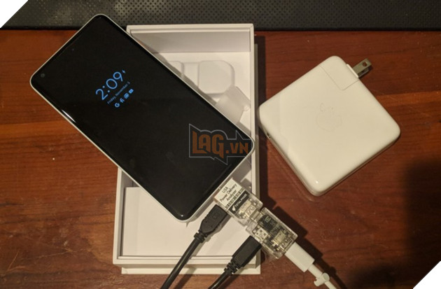 Google Pixel 2 XL lại dính phốt và Samsung troll Apple trong video quảng cáo mới