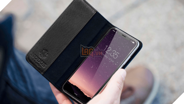 Thanh niên dũng cảm sơn thẳng lên mặt kính iPhone X, may mà cuối cùng cũng đẹp... - Ảnh 1. Thanh niên dũng cảm sơn thẳng lên mặt kính iPhone X, may mà cuối cùng cũng đẹp... - Ảnh 1.