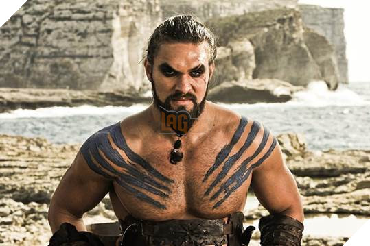 Nam diễn viên đã xây dựng hình tượng tốt đẹp trong lòng khán giả qua hình ảnh thủ lĩnh Drogo hung bạo nhưng rất mực yêu thương vợ của mình – mẹ rồng Daenerys Targaryen.