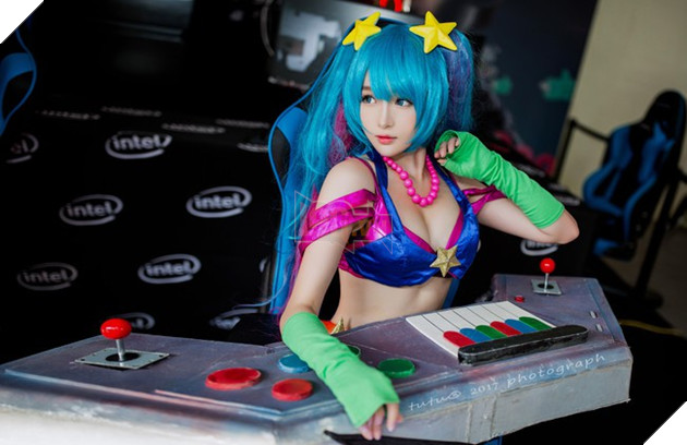 Ngất ngây với cosplay Sona Giả Lập cực gợi cảm trong Liên Minh Huyền Thoại