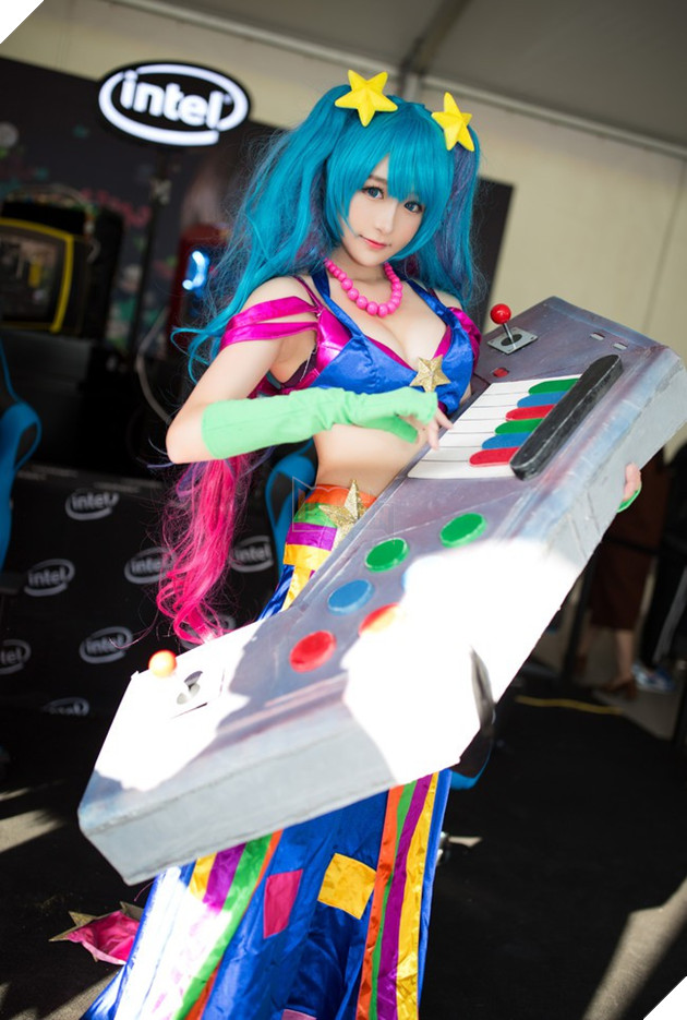 Ngất ngây với cosplay Sona Giả Lập cực gợi cảm trong Liên Minh Huyền Thoại