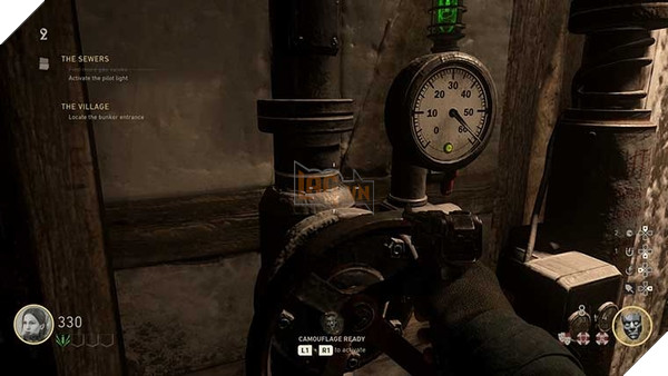 Vặn các van ống dẫn để nạp nhiên liệu cho máy phát điện