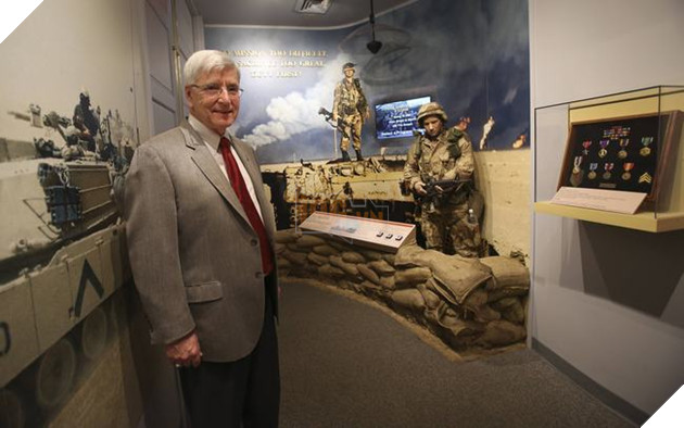 Tiến sĩ Paul H. Herbert, Giám đốc điều hành Bảo tàng First Division