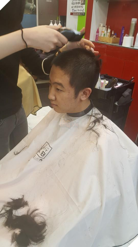 Vì phát ngôn xúc phạm người khác trong game, siêu sao đường trên của Longzhu phải cạo đầu xin lỗi