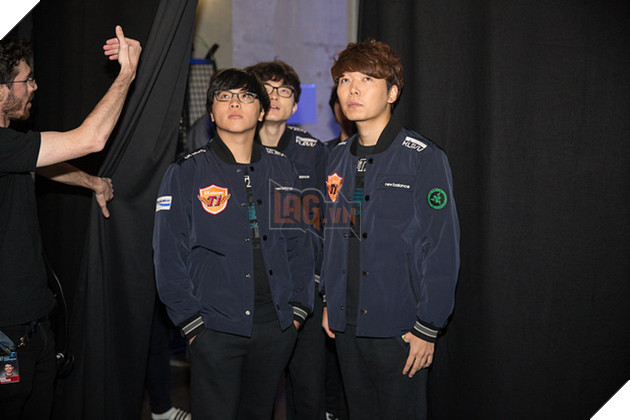 22647298461_887efbe5da_z