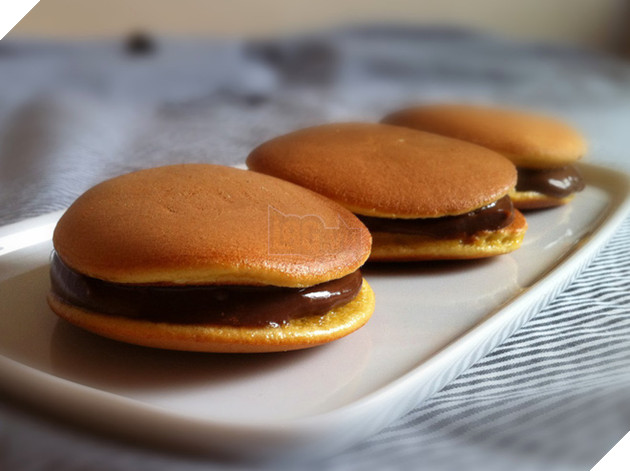 Xem Doraemon từ nhỏ, chắc g&#236; bạn đ&#227; biết hết những điều th&#250; vị sau về chiếc b&#225;nh r&#225;n Dorayaki - Ảnh 2.