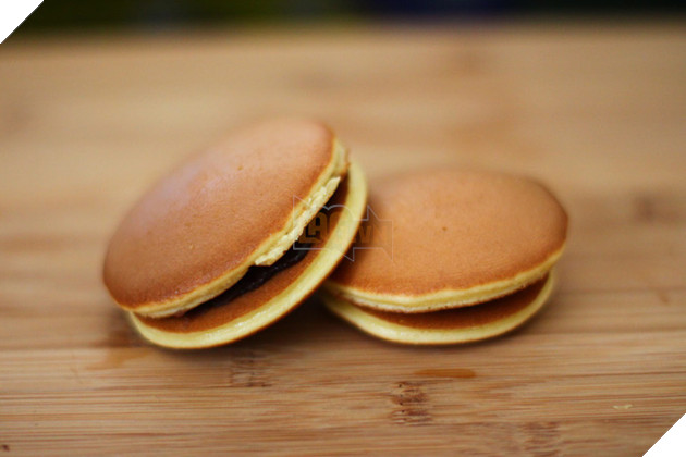 Xem Doraemon từ nhỏ, chắc g&#236; bạn đ&#227; biết hết những điều th&#250; vị sau về chiếc b&#225;nh r&#225;n Dorayaki - Ảnh 2.