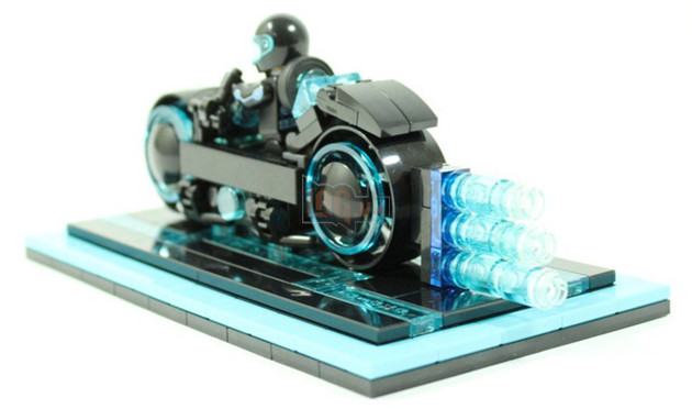 Chiêm ngưỡng mô hình LEGO của chiếc xe máy "huyền thoại" Tron Light Cycle