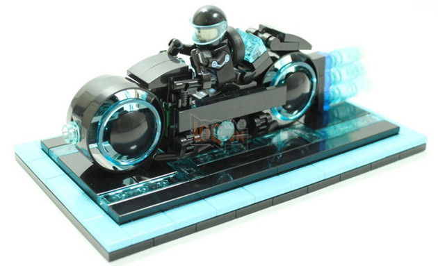 Chiêm ngưỡng mô hình LEGO của chiếc xe máy "huyền thoại" Tron Light Cycle