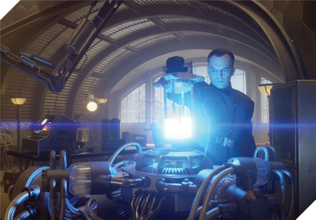 Red Skull sử dụng sức mạnh của Viên đá Không Gian tạo ra vũ khí tối cường