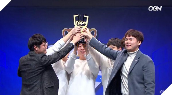 LMHT: Đây là cảm giác của Smeb khi chiến thắng 3 đồng đội cũ để giành cúp KeSPA