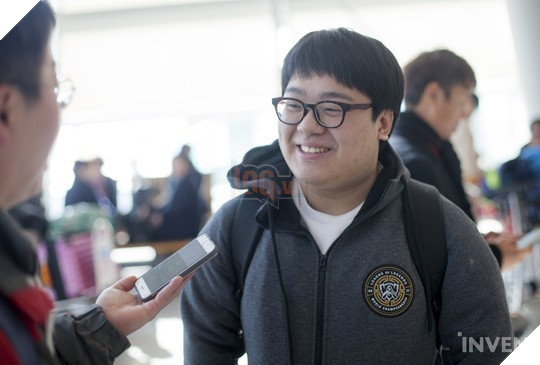 Đội hình Siêu Sao Đại Chiến Hàn Quốc chính thức ra sân bay đến Mỹ: Faker cười tươi rạng rỡ, vợ chồng Ambition "bịn rịn"