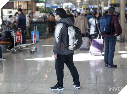 Đội hình Siêu Sao Đại Chiến Hàn Quốc chính thức ra sân bay đến Mỹ: Faker cười tươi rạng rỡ, vợ chồng Ambition "bịn rịn"