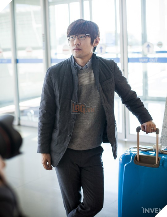 Đội hình Siêu Sao Đại Chiến Hàn Quốc chính thức ra sân bay đến Mỹ: Faker cười tươi rạng rỡ, vợ chồng Ambition "bịn rịn"