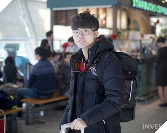 Đội hình Siêu Sao Đại Chiến Hàn Quốc chính thức ra sân bay đến Mỹ: Faker cười tươi rạng rỡ, vợ chồng Ambition "bịn rịn"