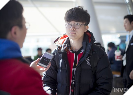 Đội hình Siêu Sao Đại Chiến Hàn Quốc chính thức ra sân bay đến Mỹ: Faker cười tươi rạng rỡ, vợ chồng Ambition "bịn rịn"