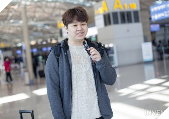 Đội hình Siêu Sao Đại Chiến Hàn Quốc chính thức ra sân bay đến Mỹ: Faker cười tươi rạng rỡ, vợ chồng Ambition "bịn rịn"