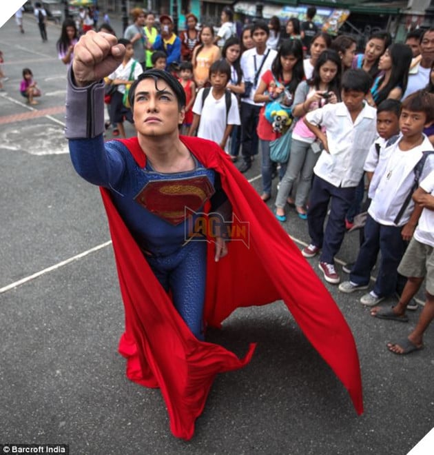 Chàng trai người Philippines vung tiền thẩm mỹ để giống hệt Superman, chỉ thiếu mỗi nước học bay - Ảnh 2. Chàng trai người Philippines vung tiền thẩm mỹ để giống hệt Superman, chỉ thiếu mỗi nước học bay - Ảnh 2.