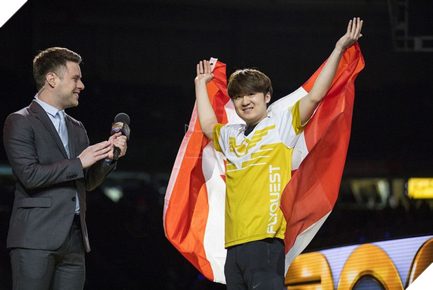 
Altec khoác áo FlyQuest hồi năm 2017
