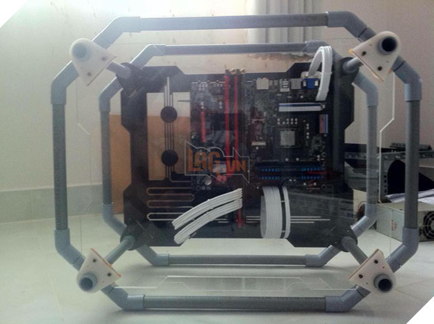 Ấn tượng chiếc PC tự chế bằng ống nước của game thủ Việt, tuy chưa hoàn hảo nhưng vẫn cực chất